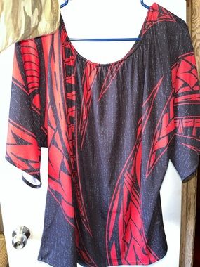 Born Hawai’i Red & Black tribal Off-Shoulder Top